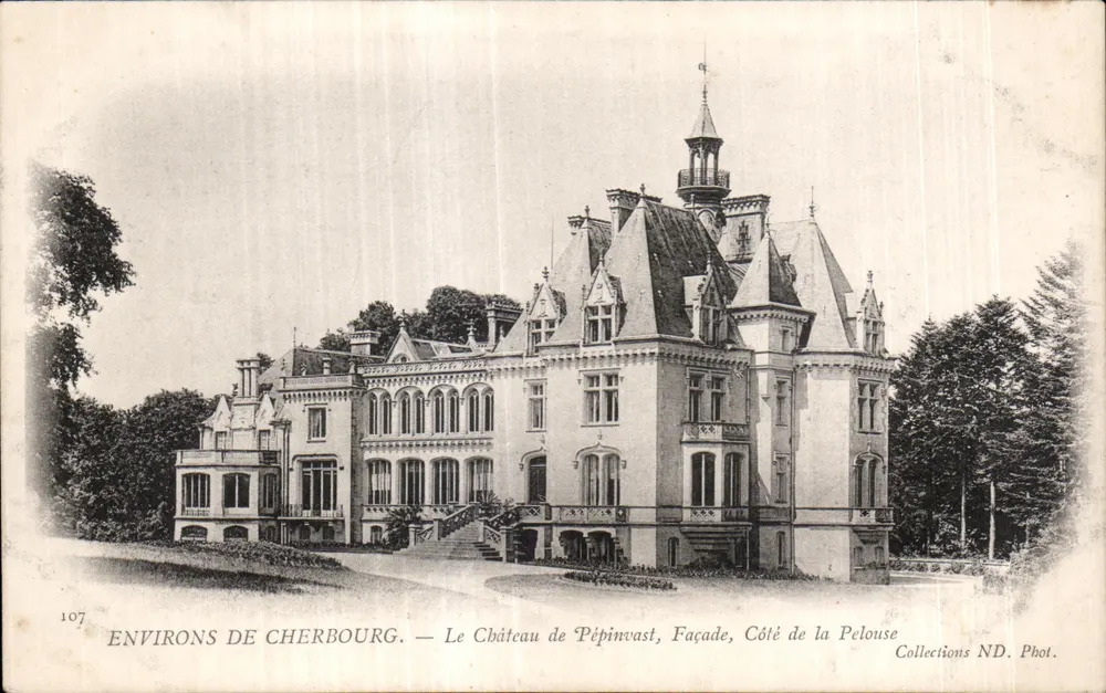 Um Cherbourg — Schloss Pépinvast, Fassade, Seite des Rasens — Sammlung ND. Fot. - Vorderseite