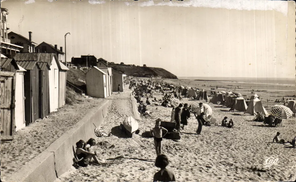 Praia de Sainte-Adresse — vista animada com cabines e guarda-sóis — editor C.P. (Cie des Cartes Postales) - Frente