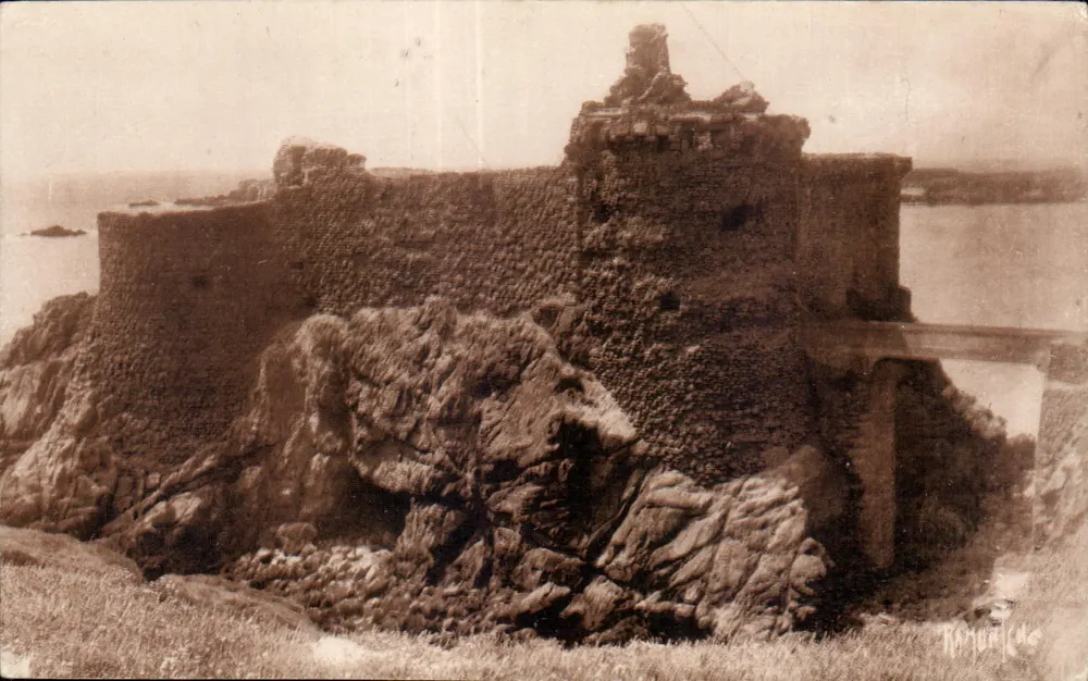 Schloss Vieux-Château — Île d'Yeu (Vendée) — Éditions Art. Raymond Bergevin - Vorderseite