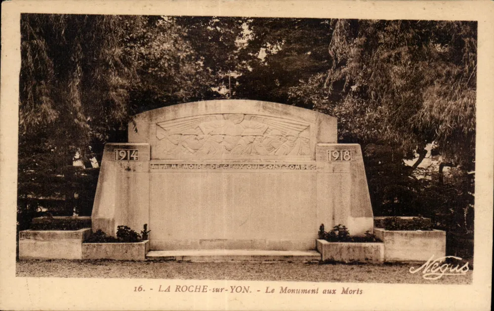 LA ROCHE-sur-YON — O Monument aos Mortos — editor Négus, n° 16 - Frente