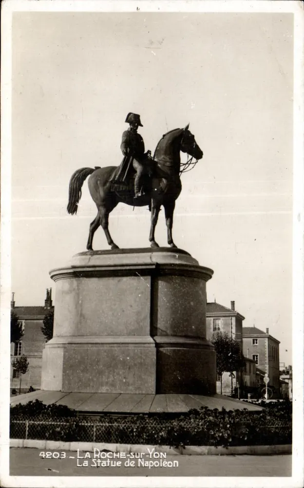 La Roche-sur-Yon — Estátua de Napoleão — Edição La Cigogote, Nantes - Frente