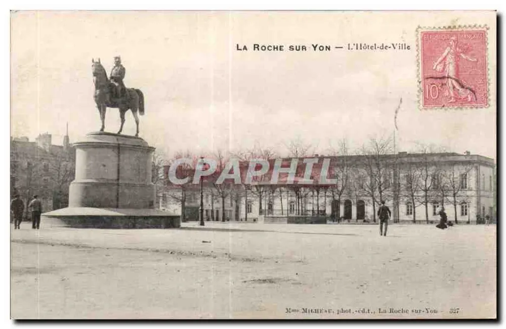 La Roche-sur-Yon — O Hôtel-de-Ville — estátua equestre — fot. Michéat, La Roche-sur-Yon — n° 327 - Frente
