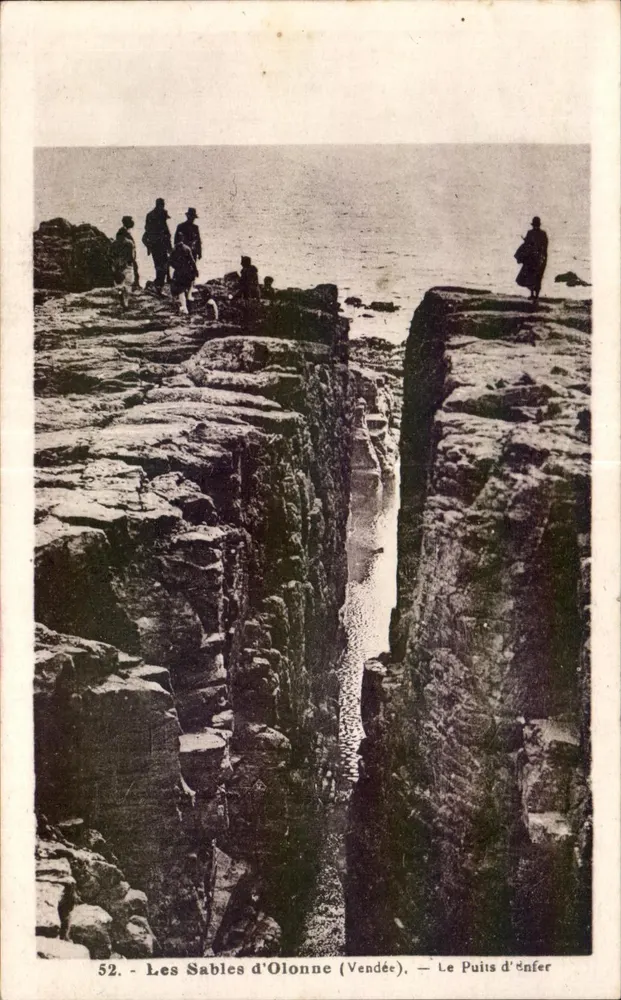 Les Sables d'Olonne (Vendée) — O Poço do Inferno — fototipia J. Roupin, Mortagne - Frente