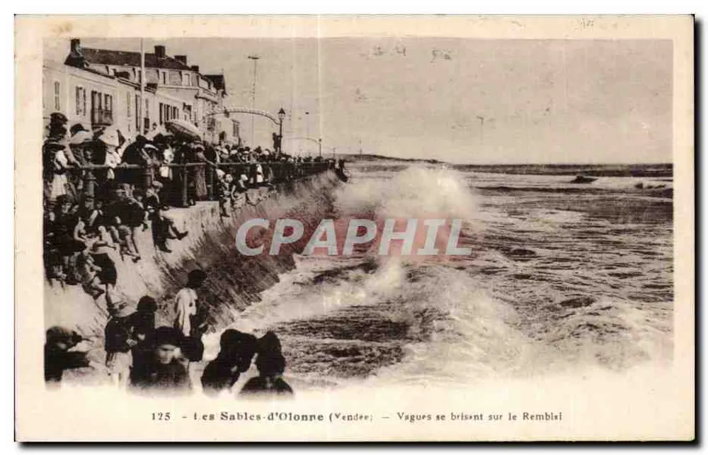 Les Sables-d'Olonne (Vendée) — Wellen, die am Damm brechen — J. Nozais, Verlag, Nr. 125 - Vorderseite