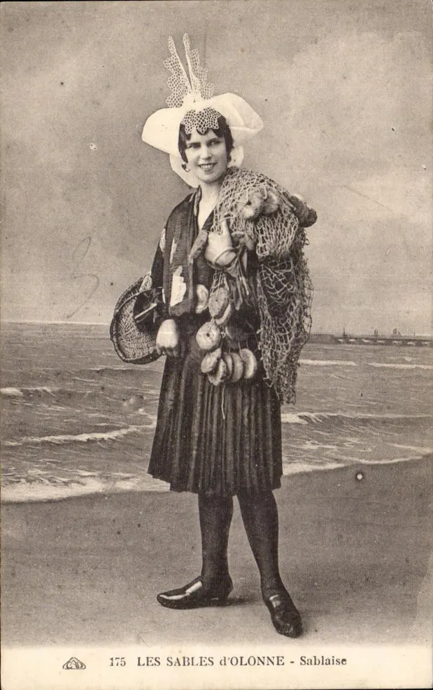 Les Sables d'Olonne - Mulher em traje de pescadora, editor Sablaïse, n° 175 - Frente