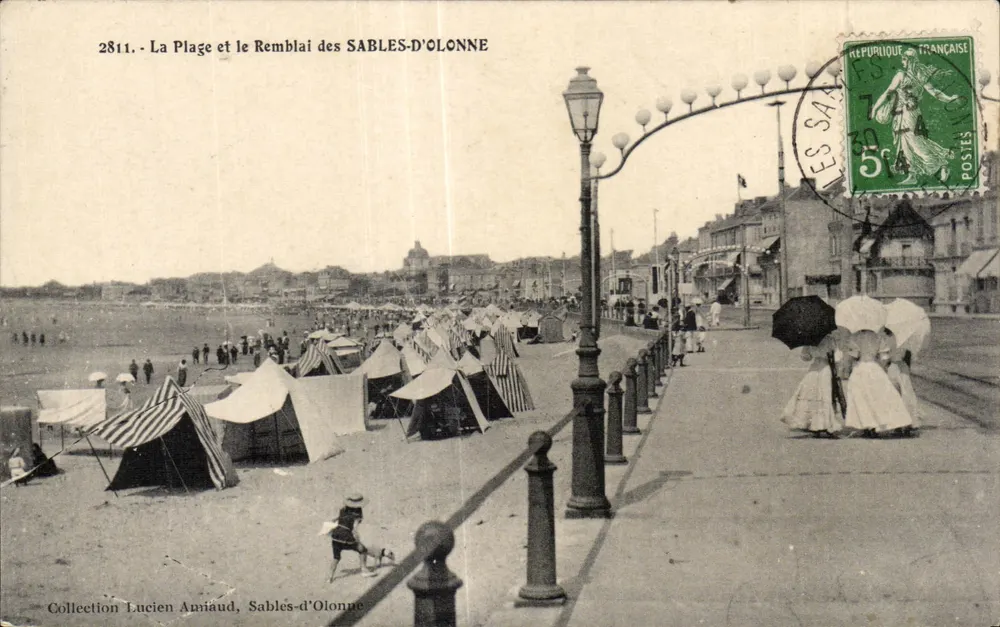 Die Strandpromenade von SABLES-D'OLONNE — Sammlung Lucien Amiâud — Nr. 2811 - Vorderseite
