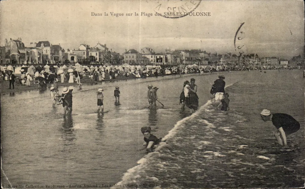 Baden am Strand der Sables-d'Olonne — Lucien Amiand — Nr. 2383 - Vorderseite