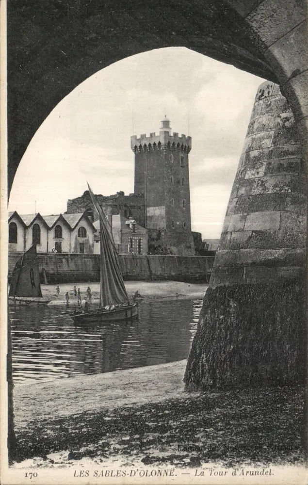 Les Sables-d'Olonne — Die Arundel-Turm von unter einer Brücke gesehen — Verlag: LIP, Foto: Neudien et Cie, Paris, Nr. 170 - Vorderseite