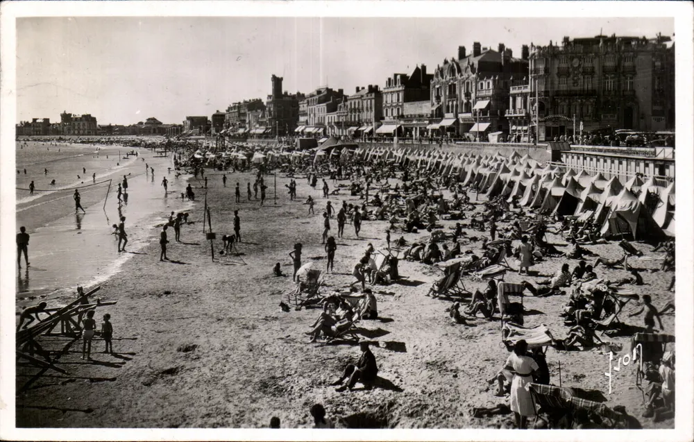 Les Sables-d'Olonne — Strand — J. Jon - Vorderseite