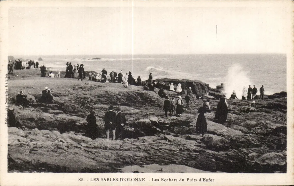LES SABLES-D'OLONNE — Die Felsen des Puits d'Enfer — Edition von Nouvelles Galeries, Nr. 89 - Vorderseite