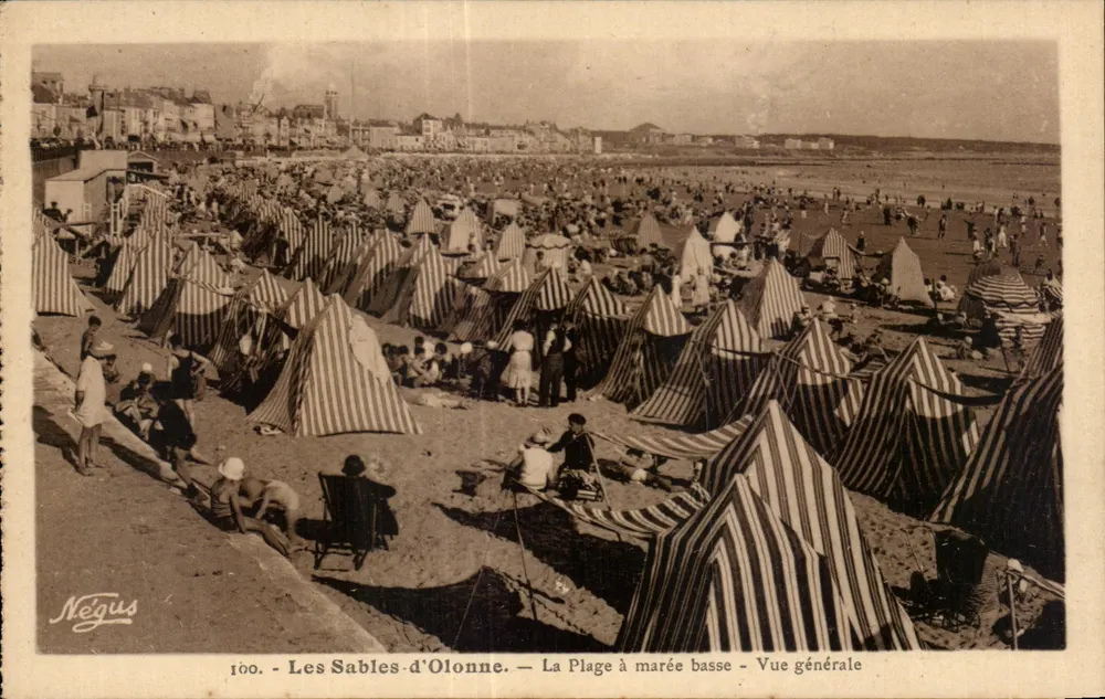 Les Sables-d'Olonne — A Praia com Maré Baixa — Vista Geral — Néguus, n°100 - Frente