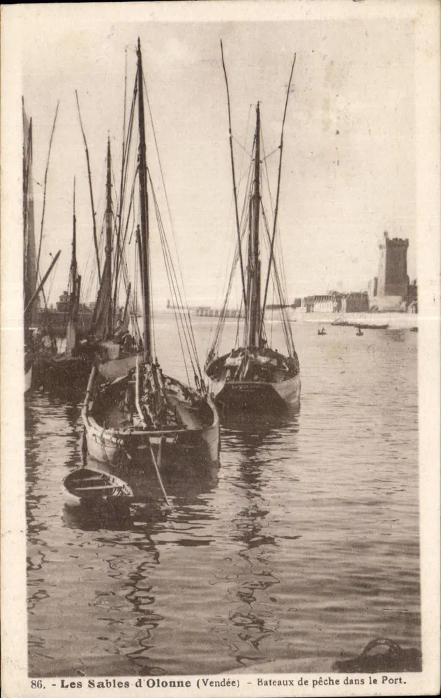 Les Sables d'Olonne (Vendée) — Fischboote im Hafen — Phototypie J. Chauvin, n°86 - Vorderseite