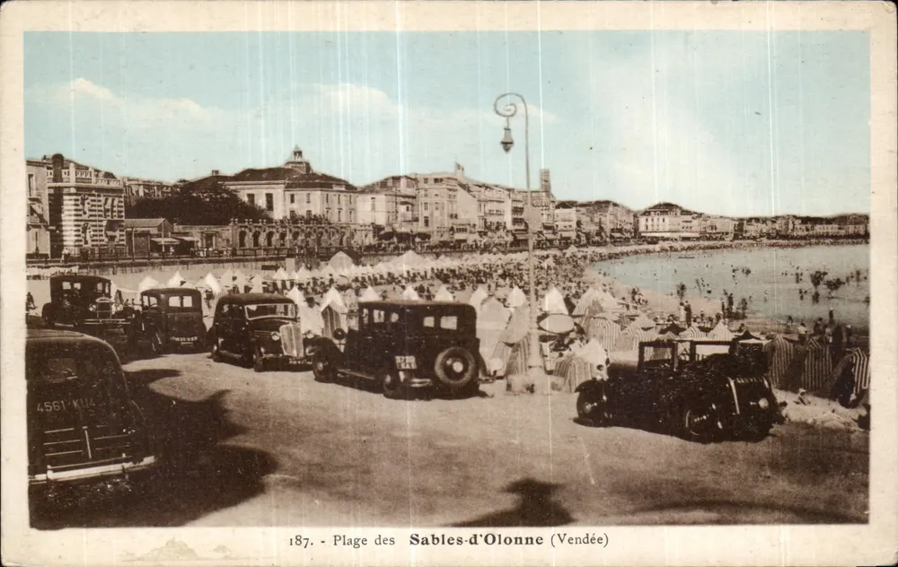 Praia dos Sables-d'Olonne (Vendée) — vista da praia e carros da época — Fototipia Jelhy-Poupin - Frente