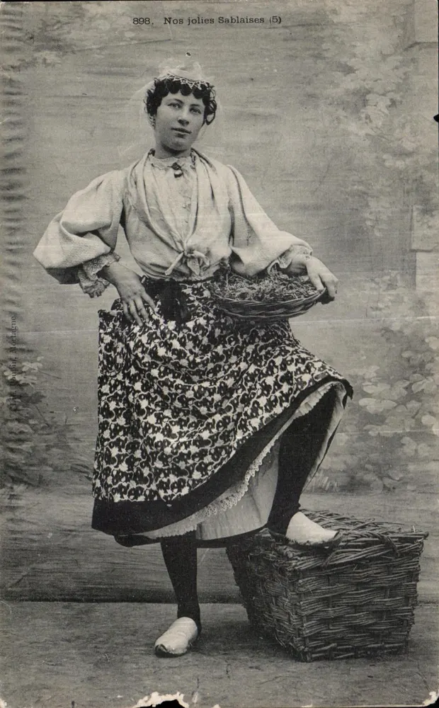 Sablaise — mulher em traje tradicional — Editor: G. P. Méchaine, n° 898 - Frente