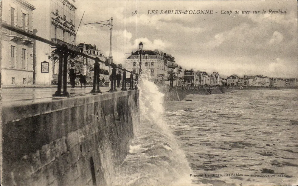 Les Sables-d'Olonne — Blick auf das Meer am Damm — Vincent Le Bihan - Vorderseite