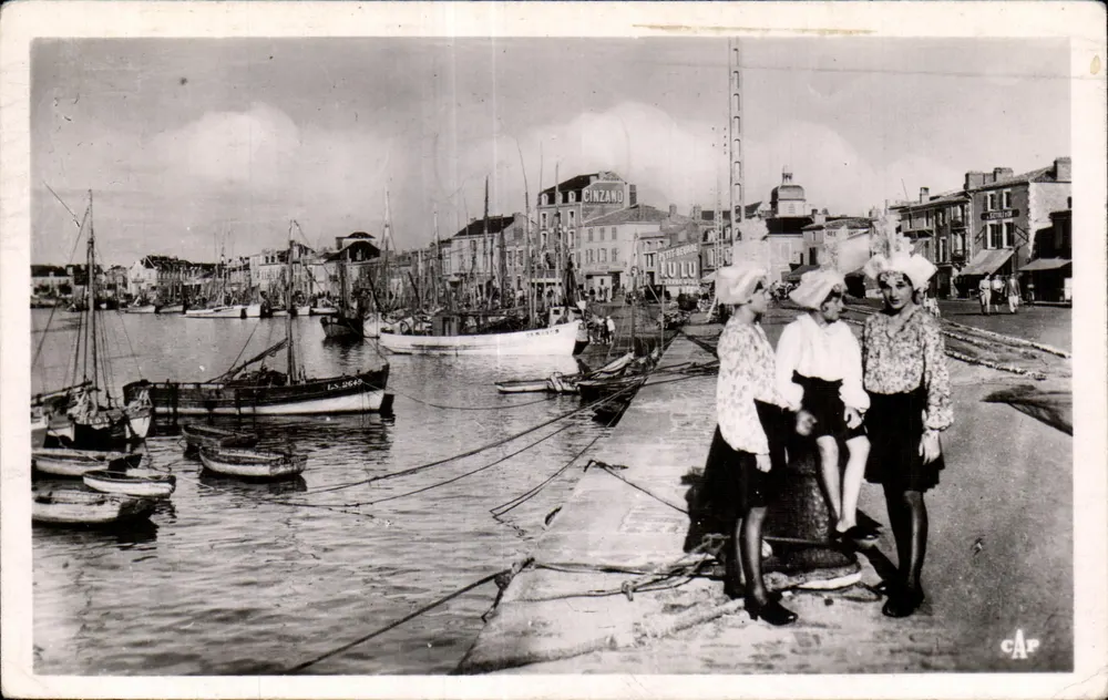 Les Sables-d'Olonne — Hafen — Vintage Postcard/Antike Ansichtskarte (50) & REAL-PHOTO - Vorderseite