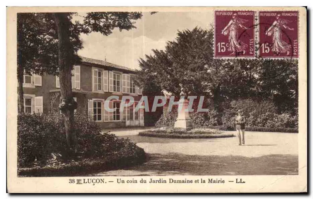 Luçon — Eine Ecke des Gartens Dumaine und das Rathaus — LL. - Vorderseite