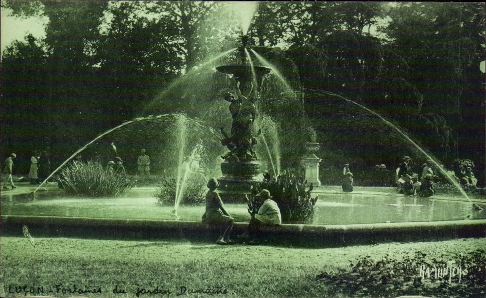 Luçon — Fuente del Jardín Dumaine — Ediciones Artísticas Raymond Bergevin - Anverso
