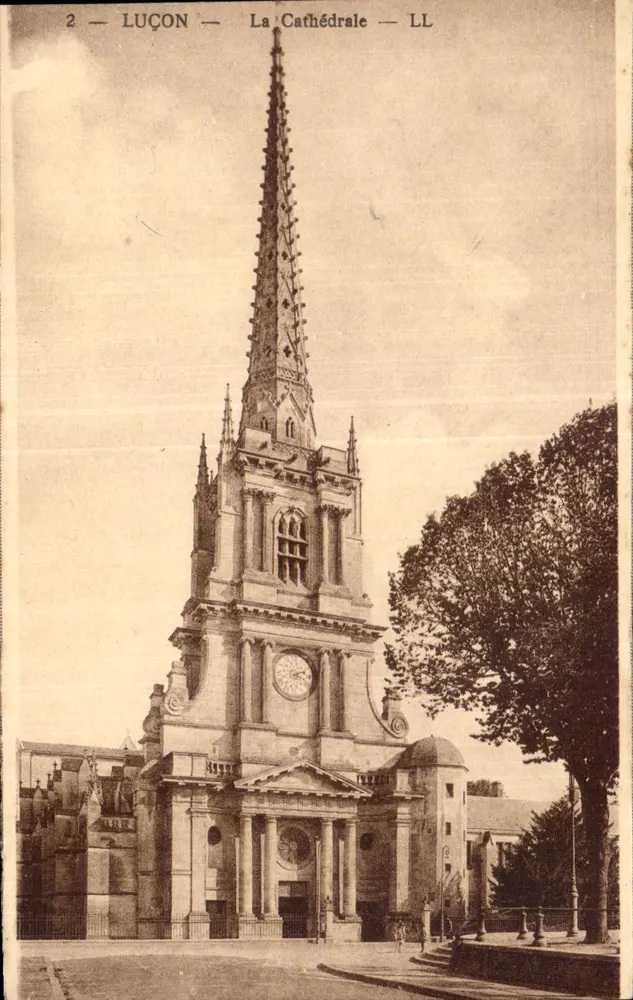 Luçon — A Catedral — LL - Frente