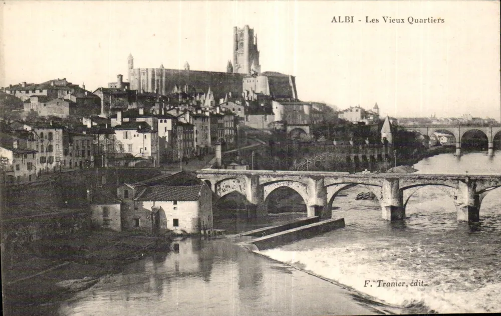 Albi - Os Velhos Quartéis — vista do ponte e da catedral — F. Tranier, editor - Frente