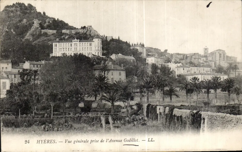 Hyères — Allgemeiner Blick aus der Avenue Godillot — LL. - Vorderseite