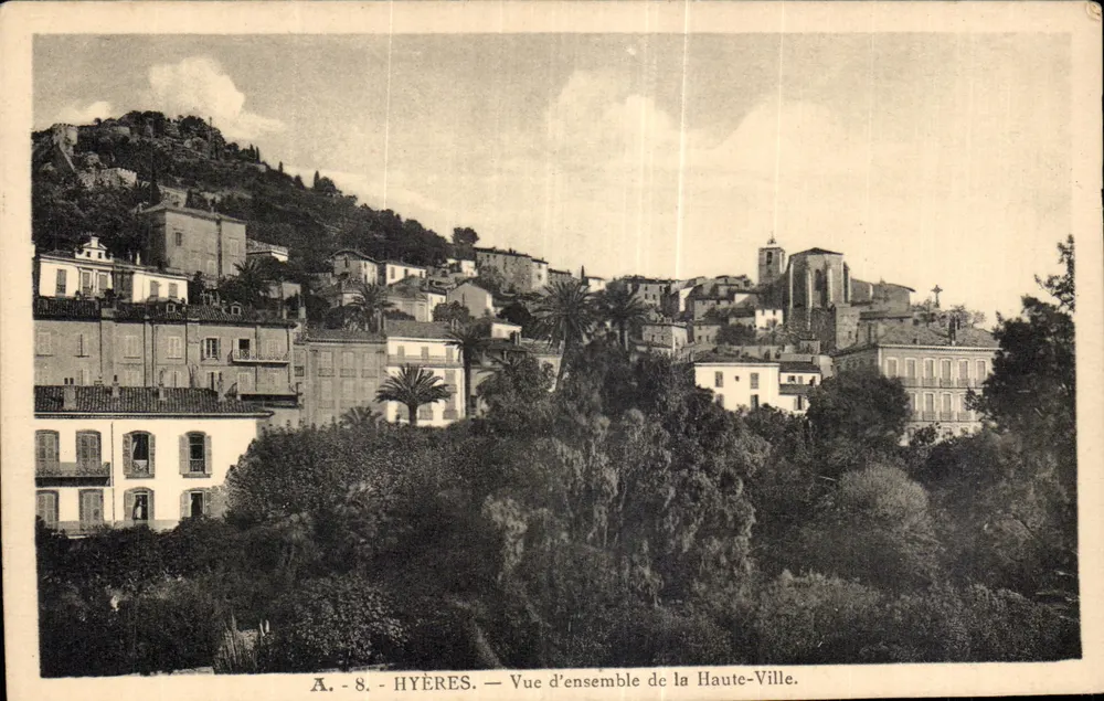 Hyères — Ansicht der Oberstadt — A. - 8 — Verlag Huc, Taron - Vorderseite