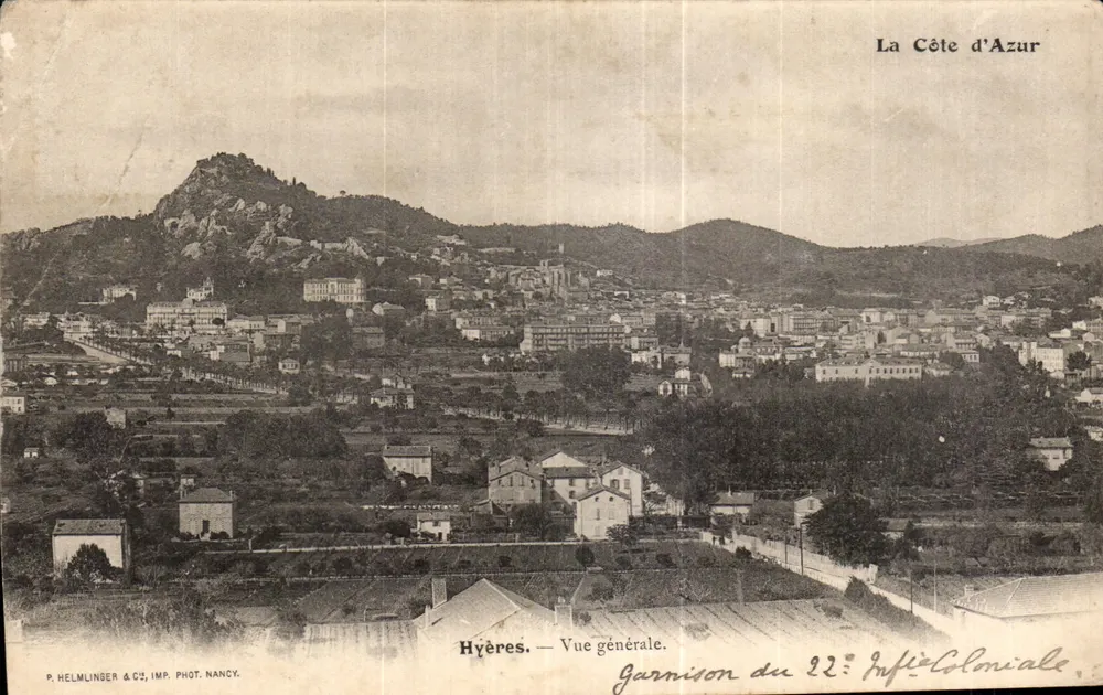 Hyères — Vista general — Guarnición del 22° Inf. Colonial — P. Helmlinger & Cie, Imp. Fot. Nancy - Anverso