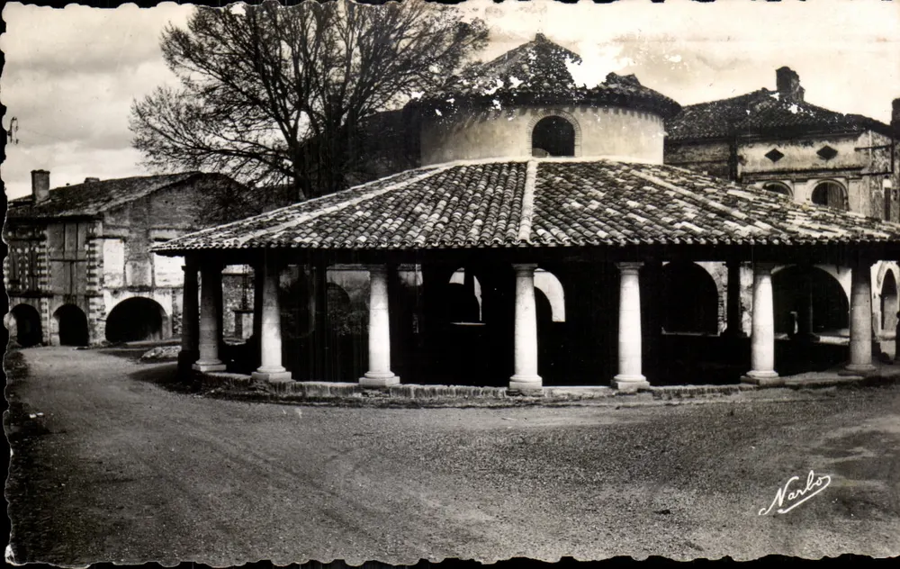 Auvillar (Tarn-et-Garonne) — Die Halle (Historisches Denkmal) — Narbo - Vorderseite