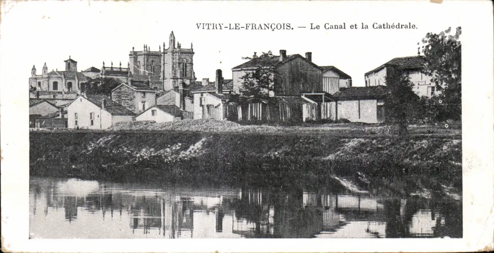 Vitry-le-François — Der Kanal und die Kathedrale - Vorderseite