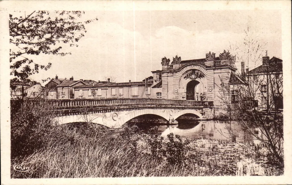 Vitry-le-François (Marne) — La Marne et la Porte du Pont — Verlag Crim - Vorderseite