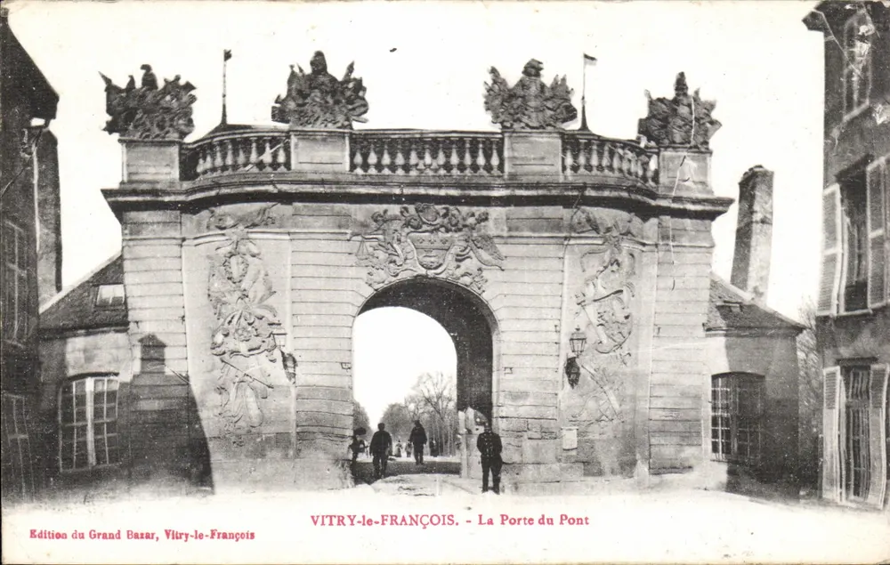 VITRY-LE-FRANÇOIS — Die Brückentür — Ausgabe des Grand Bazar, Vitry-le-François - Vorderseite
