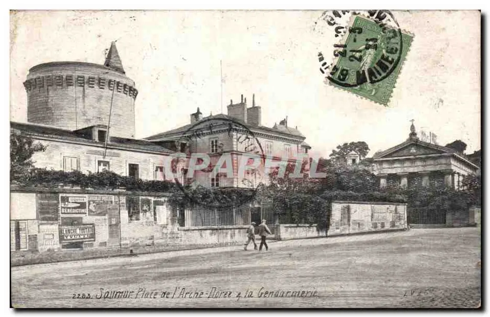 Sourmur - Place de l'Arche-Dorée bei der Gendarmerie — Verleger L. V. & Cie, Paris, Nr. 2283 - Vorderseite