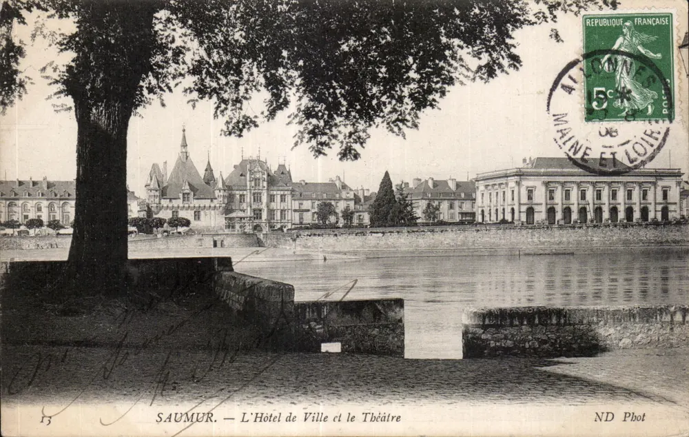 Saumur — Das Rathaus und das Theater — ND Phot - Vorderseite