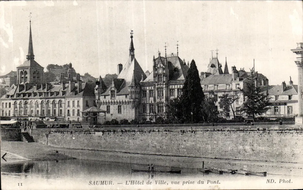 Saumur — Das Rathaus, Aufnahme vom Pont — ND. Phot. - Vorderseite