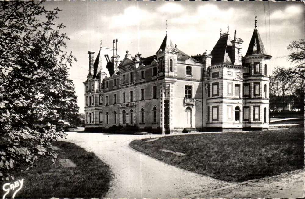 Castelo de Baugé — Seus monumentos, paisagens e florestas — Edições Gaby - Frente
