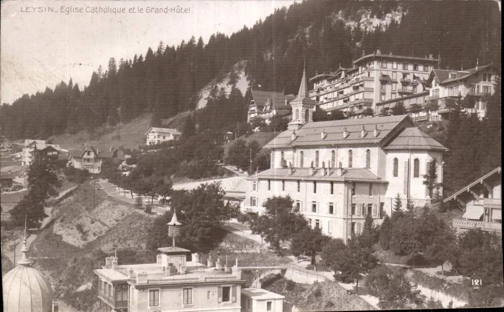 Leysin - Katholische Kirche und Grand-Hôtel — Verlag M. G. M. (Nr. 121) - Vorderseite