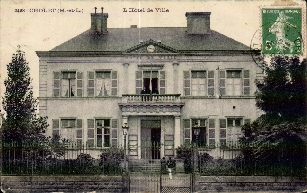 Cholet (M.-et-L.) — Het Stadhuis — Fot. Vassellier, Nantes - Voorkant