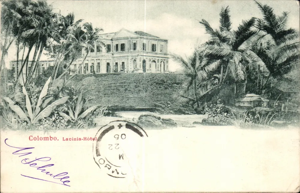 Colombo. Lacinia-Hôtel — vista del edificio rodeado de palmeras — editor M. Schullé - Anverso