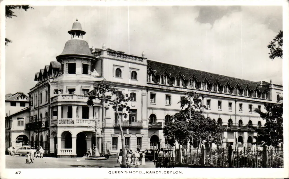 Hotel van de Koningin, Kandy, Ceylon — uitgever Ceylon Pictorials, n° 47 - Voorkant