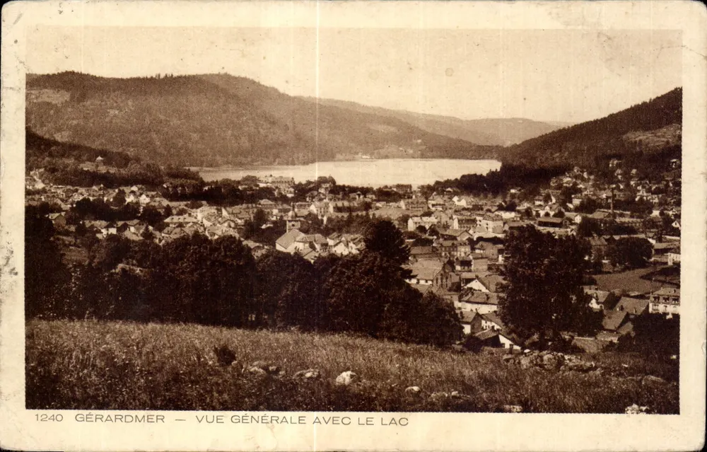 Gérardmer — Vista geral com o lago - Frente