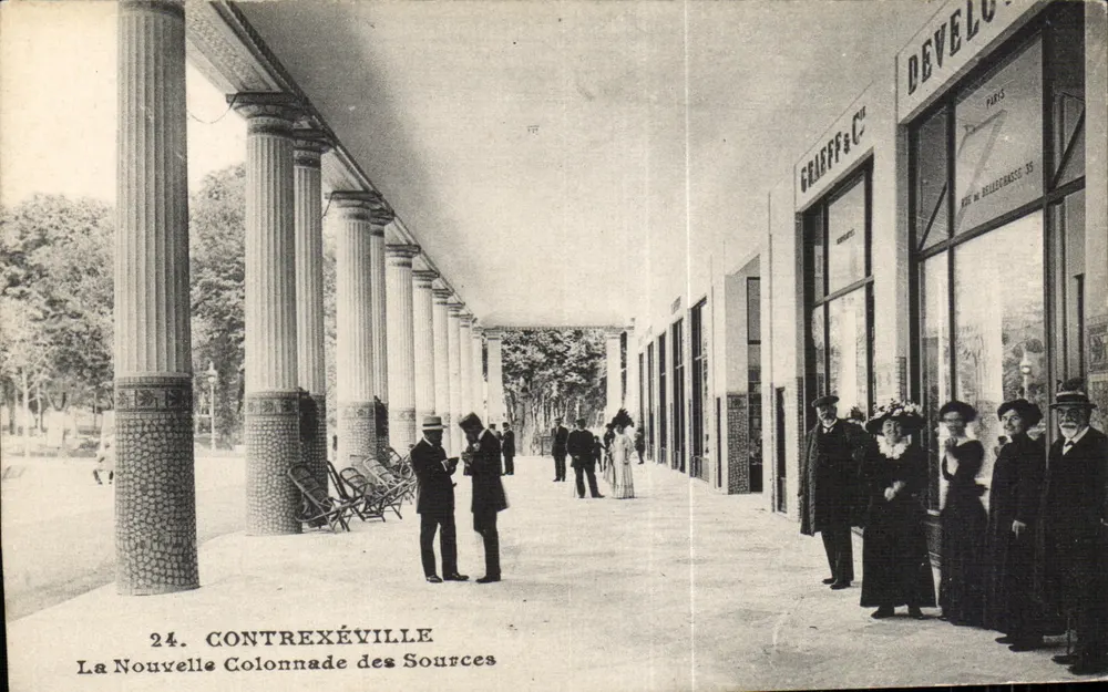 Contrexéville — Uitzicht op de nieuwe zuilengang van de bronnen — Griffe & Cie, Parijs - Voorkant