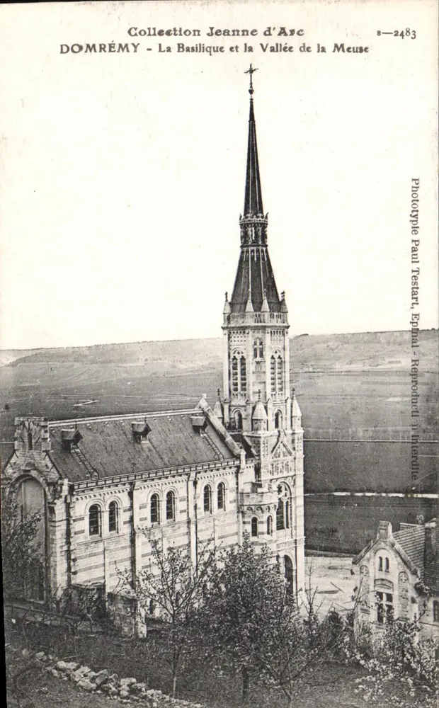 Domrémy - Die Basilika und das Tal der Meuse — Phototype Paul Testlart, Epinal, n°8-2483 - Vorderseite