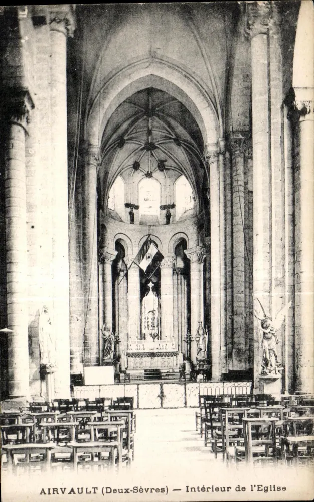 Airvault (Deux-Sèvres) — Innenansicht der Kirche — Verlag: Airvault - Vorderseite