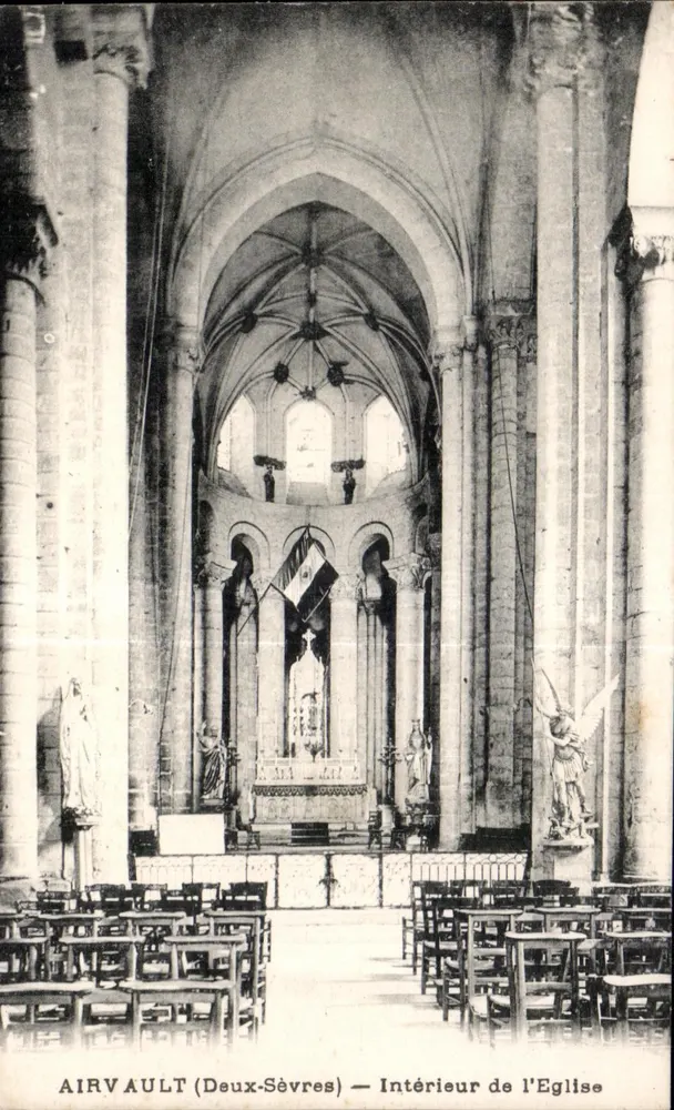 Airvault (Deux-Sèvres) — Innenansicht der Kirche — Verleger: Airvault (Deux-Sèvres) - Vorderseite