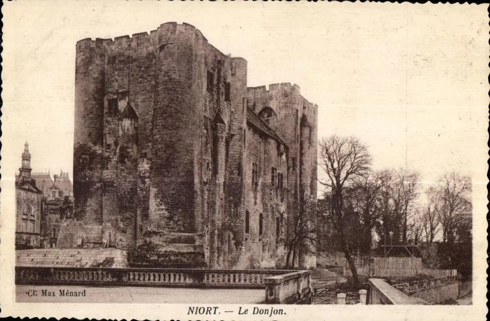Niort — O Donjon — Cl. Max Ménard - Frente
