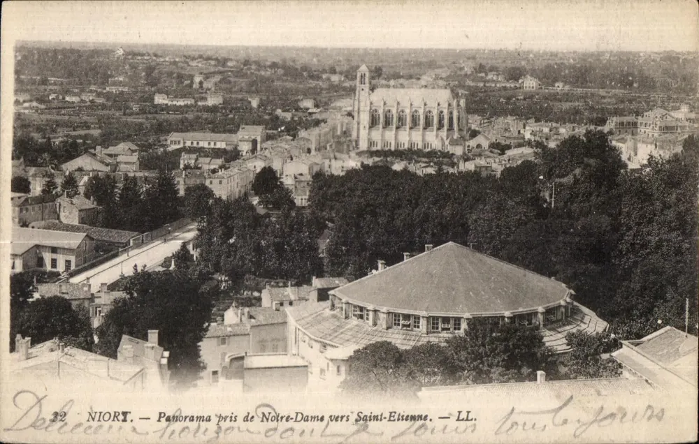 Niort — Panorama vom Notre-Dame in Richtung Saint-Etienne — LL. - Vorderseite