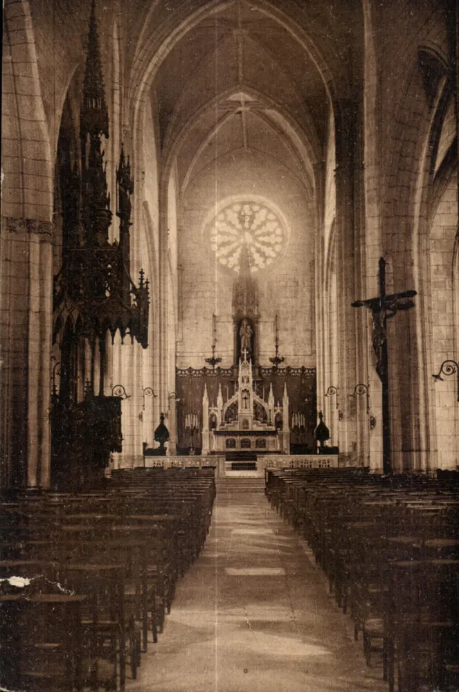 Innenansicht der Kirche Notre-Dame — Niort (1491-1535) — Künstlerische Ausgabe R. Bergerin - Vorderseite