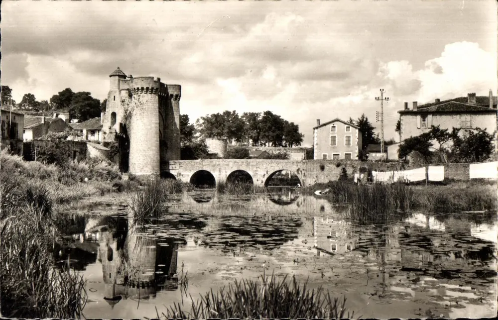 Parthenay — A Medieval — Edições Chatigny, série 8, n° 11 - Frente