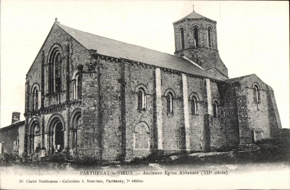Parthenay-le-Vieux — Antica Chiesa Abbaziale (XII secolo) — Cliché Noirbusson, Collezione A. Bourjeau, 7a edizione - Recto