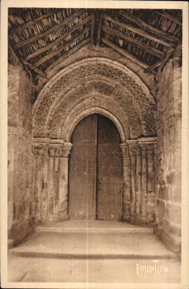 Portal da igreja romana de Secondigny — editor Ramuntcho - Frente